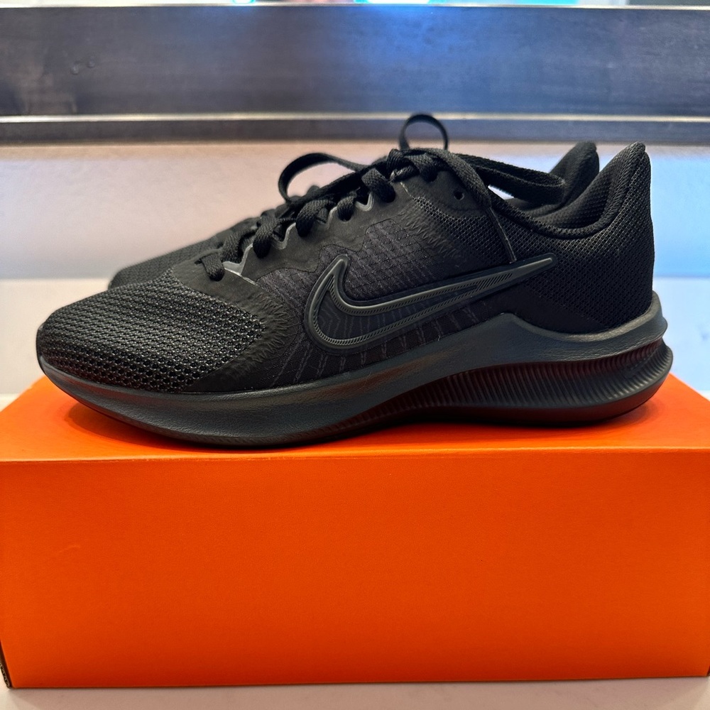 Nike womens Downshifter 11 (wide)